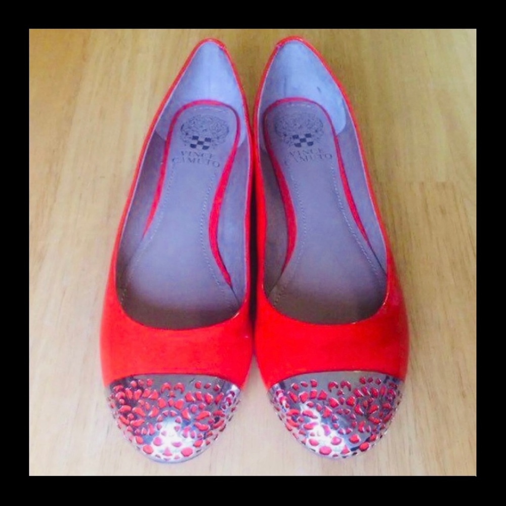 VINCE CAMUTO FLATS
